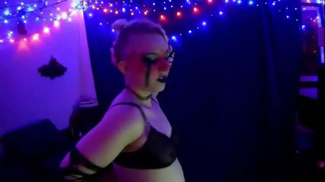 Image 4 of chloekissxo Stream on Chaturbate on 4 days ago