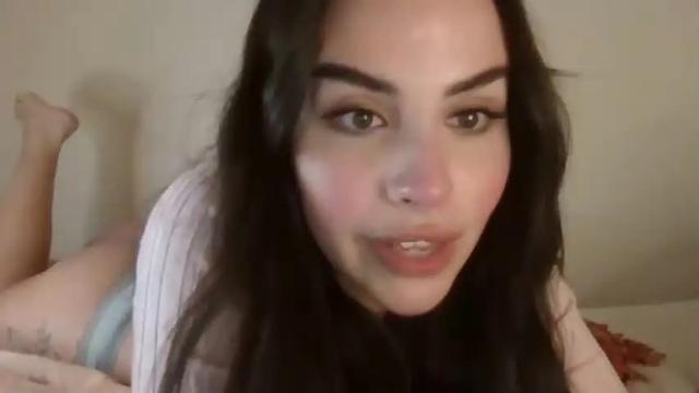 Image 3 of chloekittenuk Stream on Chaturbate on 11 months ago