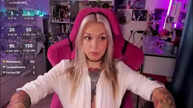 Image 3 of chloekohaku Stream on Chaturbate on 1 month ago