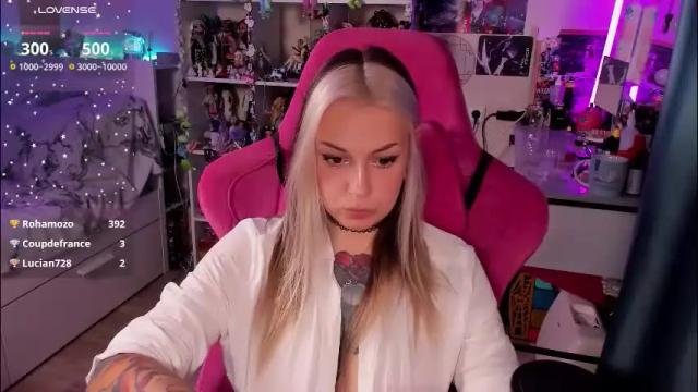 Image 7 of chloekohaku Stream on Chaturbate on 1 month ago