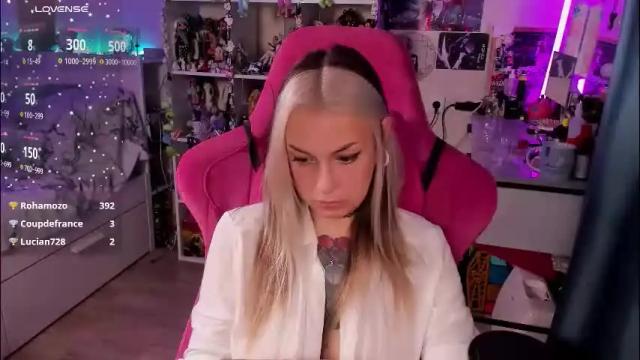 Image 8 of chloekohaku Stream on Chaturbate on 1 month ago