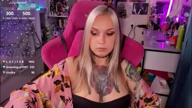 Image 3 of chloekohaku Stream on Chaturbate on 1 month ago