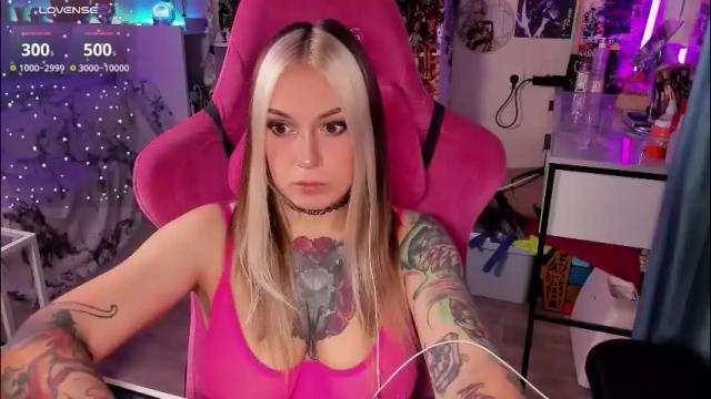 Image 3 of chloekohaku Stream on Chaturbate on 1 month ago