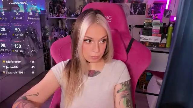 Image 10 of chloekohaku Stream on Chaturbate on 7 days ago