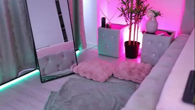 Image 3 of chloemei Stream on Chaturbate on 27 days ago