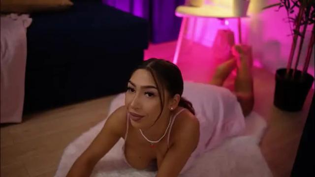 Image 4 of chloemei Stream on Chaturbate on 1 month ago