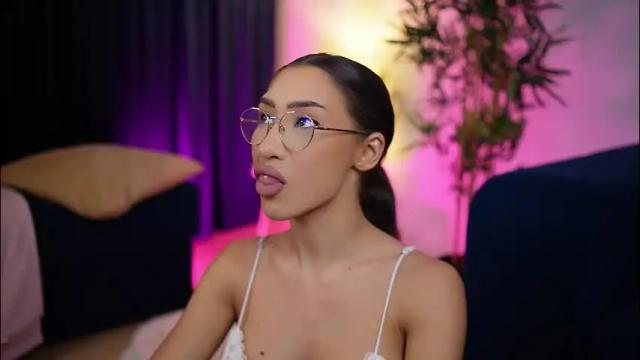 Image 3 of chloemei Stream on Chaturbate on 1 month ago