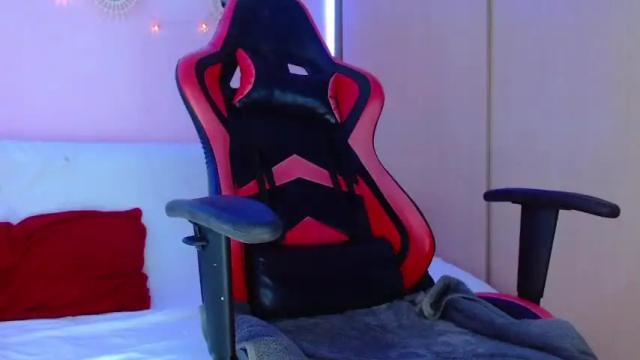 Image 2 of chloemiller52 Stream on Chaturbate on 16 months ago