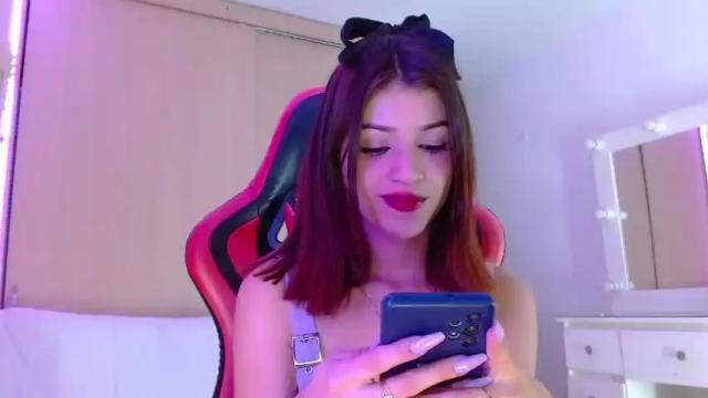 Image 2 of chloemiller52 Stream on Chaturbate on 16 months ago