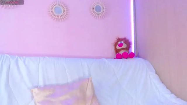 Image 3 of chloemiller52 Stream on Chaturbate on 14 months ago