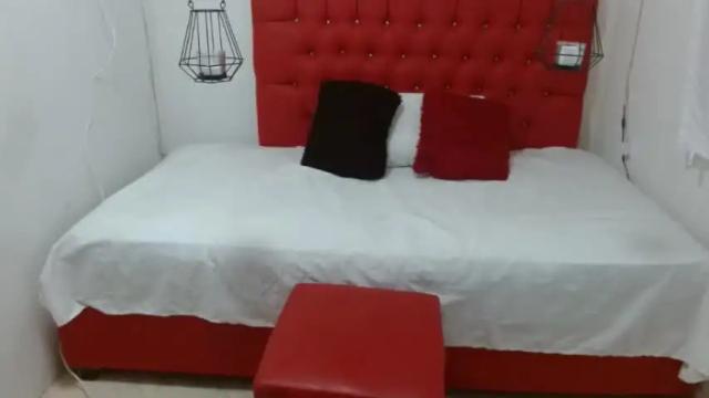 Image 11 of chloeraye_latin_sex Stream on Chaturbate on 17 months ago