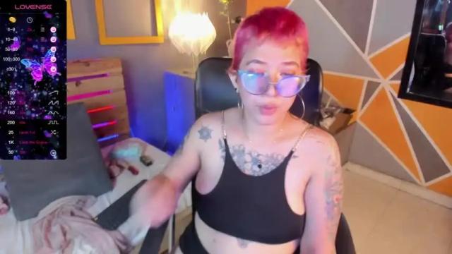 Image 6 of chloerossee Stream on Chaturbate on 12 months ago