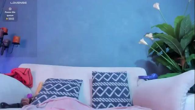 Image 2 of chloerossee Stream on Chaturbate on 25 days ago