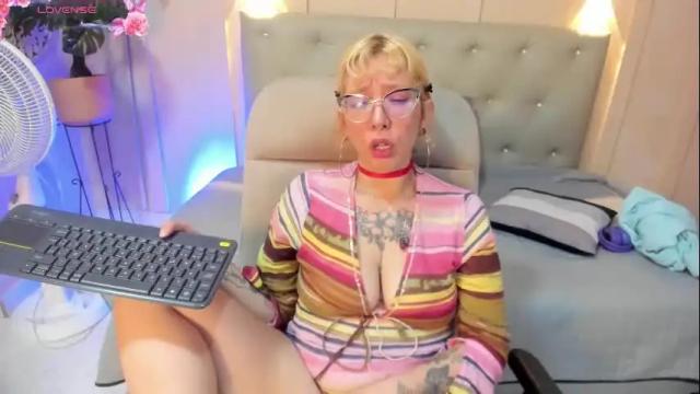 Image 11 of chloerossee Stream on Chaturbate on 1 month ago