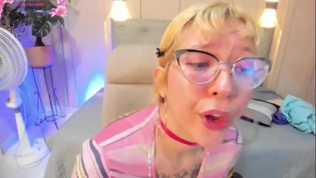 Image 8 of chloerossee Stream on Chaturbate on 1 month ago