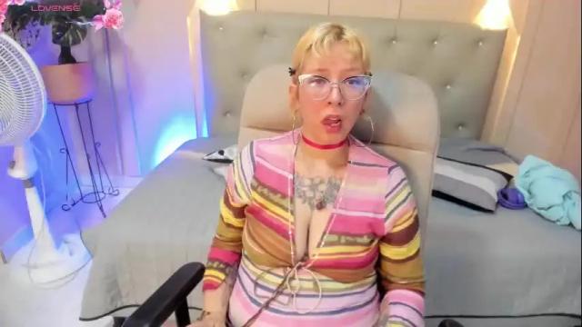 Thumbnail 3, chloerossee's Stream at Chaturbate, 1 month ago