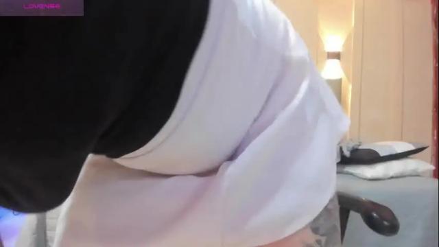 Image 3 of chloerossee Stream on Chaturbate on 1 month ago