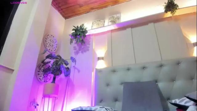 Image 2 of chloerossee Stream on Chaturbate on 1 month ago