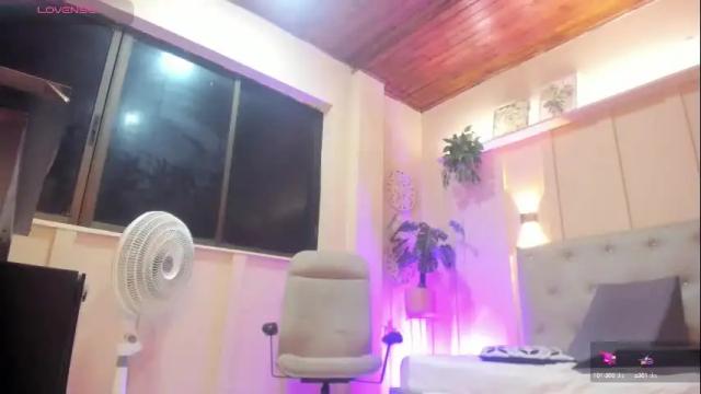 Image 11 of chloerossee Stream on Chaturbate on 1 month ago