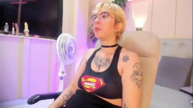 Image 10 of chloerossee Stream on Chaturbate on 1 month ago
