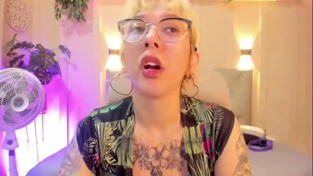 Image 4 of chloerossee Stream on Chaturbate on 1 month ago
