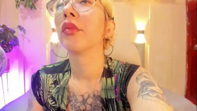 Image 7 of chloerossee Stream on Chaturbate on 1 month ago
