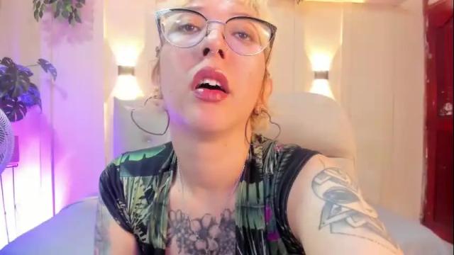 Image 8 of chloerossee Stream on Chaturbate on 1 month ago