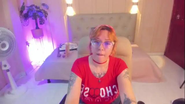 Image 7 of chloerossee Stream on Chaturbate on 4 days ago