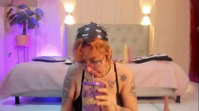 Image 11 of chloerossee Stream on Chaturbate on 2 days ago