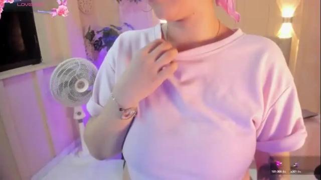 Image 10 of chloerossee Stream on Chaturbate on 14 hours ago