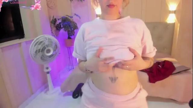 Image 11 of chloerossee Stream on Chaturbate on 14 hours ago