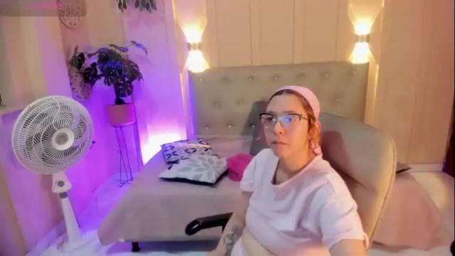 Image 3 of chloerossee Stream on Chaturbate on 14 hours ago