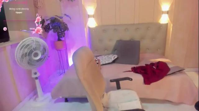 Image 6 of chloerossee Stream on Chaturbate on 14 hours ago