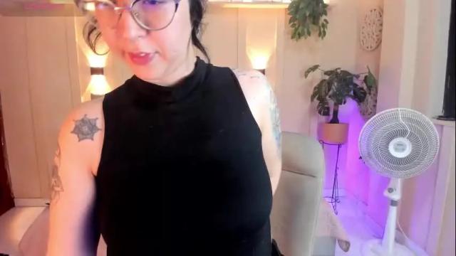 Image 2 of chloerossee Stream on Chaturbate on 1 month ago