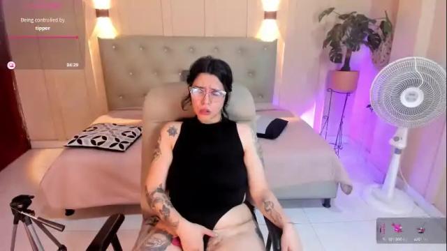Image 3 of chloerossee Stream on Chaturbate on 1 month ago