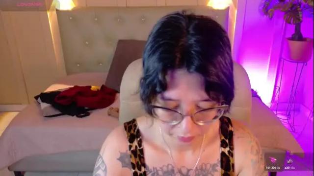 Image 2 of chloerossee Stream on Chaturbate on 1 month ago