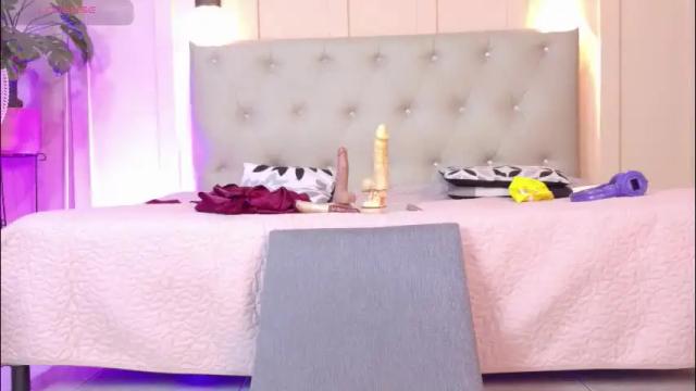 Image 2 of chloerossee Stream on Chaturbate on 10 days ago