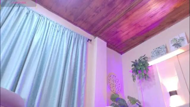 Image 4 of chloerossee Stream on Chaturbate on 5 days ago