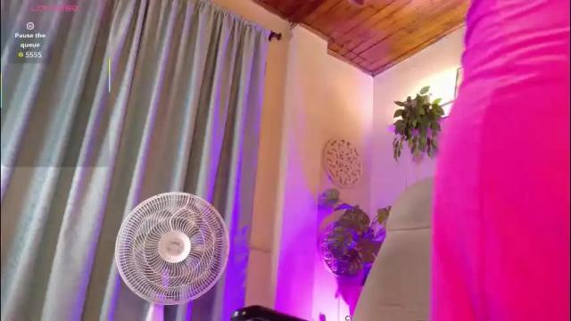 Image 3 of chloerossee Stream on Chaturbate on 1 day ago