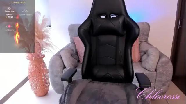 Image 7 of chloerossi Stream on Chaturbate on 16 days ago