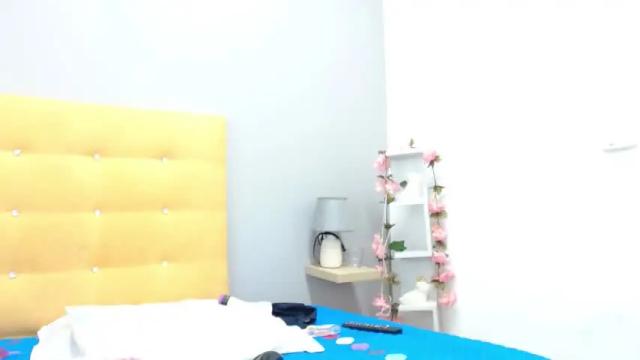 Image 8 of chloethompsonn Stream on Chaturbate on 15 months ago
