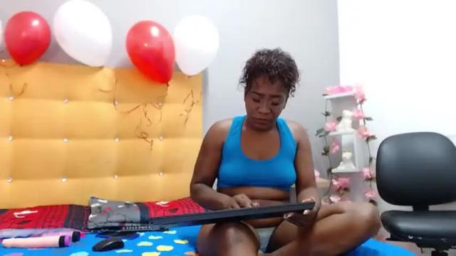 Image 3 of chloethompsonn Stream on Chaturbate on 14 months ago