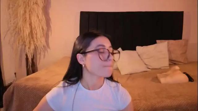 Image 8 of chloeturner_ Stream on Chaturbate on 1 month ago