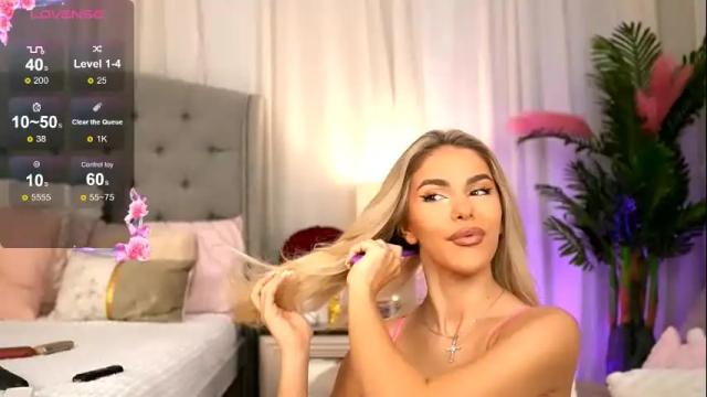 Image 3 of chloevelvet Stream on Chaturbate on 24 days ago