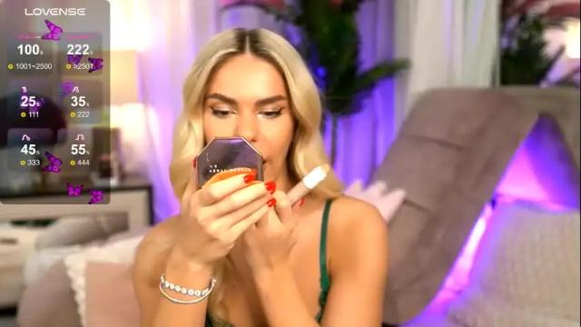 Image 2 of chloevelvet Stream on Chaturbate on 3 days ago