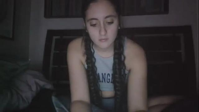 Image 3 of chloexbennett Stream on Chaturbate on 17 months ago