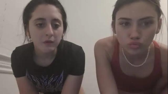 Image 7 of chloexbennett Stream on Chaturbate on 16 months ago