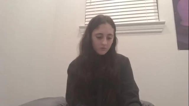Image 6 of chloexbennett Stream on Chaturbate on 16 months ago