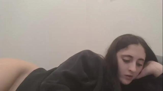 Image 7 of chloexbennett Stream on Chaturbate on 16 months ago