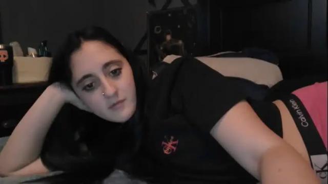 Image 4 of chloexbennett Stream on Chaturbate on 13 months ago